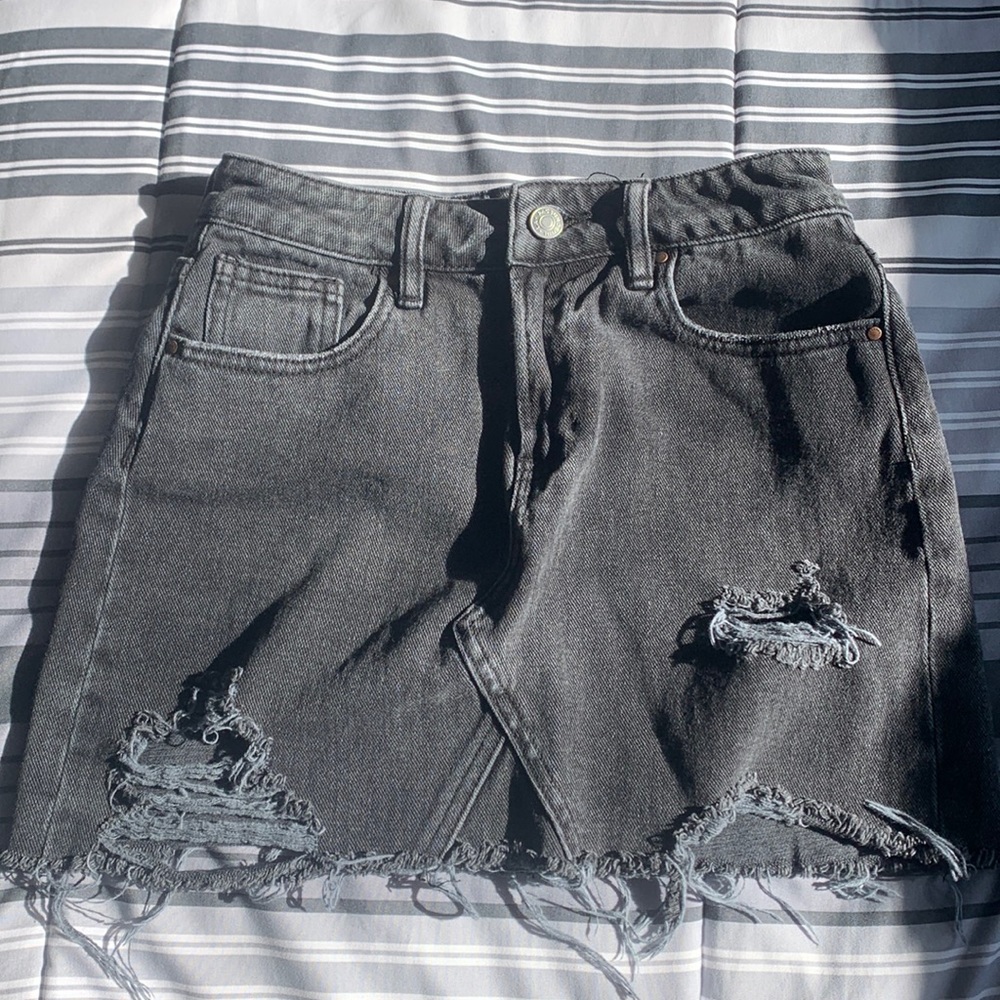 Apa dun black jean skirt
